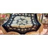 Mantón de Manila bordado en seda negra con detalles en crema - Elegante y sofisticado