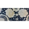 Mantón de Manila bordado en seda negra con detalles en crema - Elegante y sofisticado
