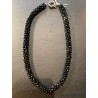 Collar de ónix facetado con brillo y elegante cierre