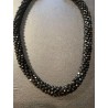 Collar de ónix facetado con brillo y elegante cierre