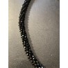 Collar de ónix facetado con brillo y elegante cierre
