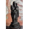 Figura de bronce de San José con el niño sobre peana de madera