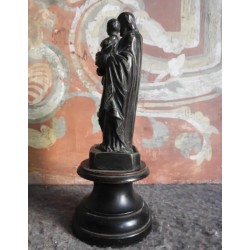 Figura de bronce de San José con el niño sobre peana de madera