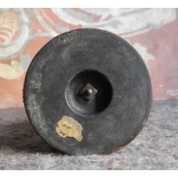 Figura de bronce de San José con el niño sobre peana de madera