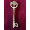 Llave de plata en estuche con el escudo de la ciudad de Lérida, detalle de lujo