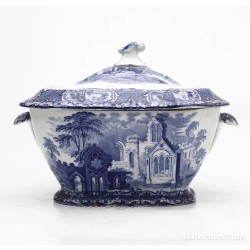 Sopera inglesa ”Abbey” en loza estampada de George Jones & Sons, hacia 1925.
