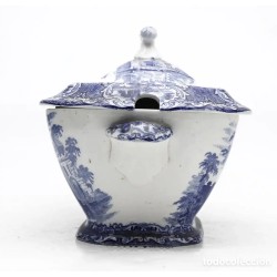 Sopera inglesa ”Abbey” en loza estampada de George Jones & Sons, hacia 1925.