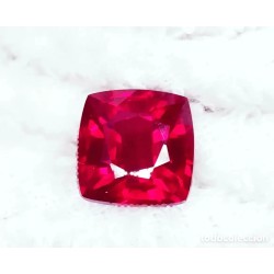 Rubí cuadrado facetado de 7.67 CT, vibrante color rojo