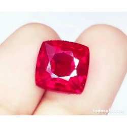 Rubí cuadrado facetado de 7.67 CT, vibrante color rojo