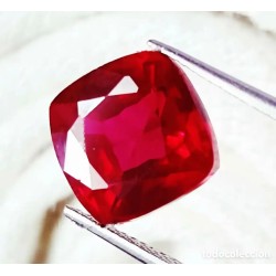 Rubí cuadrado facetado de 9.42 CT, brillante color rojo intenso