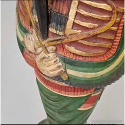 Escultura de Tutankamón en madera policromada, años 60, 99.5x24x17 cm