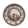 Gran plato en porcelana esmaltada y dorada, 46 cm, escenas de baile
