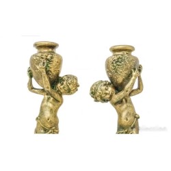 Pareja de candeleros del último cuarto del S. XX, resina con pátina broncina
