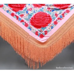 Mantón de Manila rosa en seda bordada, siglo XX con flecos