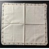 Pañuelo con encaje antiguo delicado y bordado en blanco