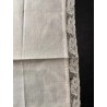 Pañuelo con encaje antiguo delicado y bordado en blanco