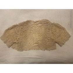 Chaqueta de señora antigua hecha con encaje valenciano, detalles rizados