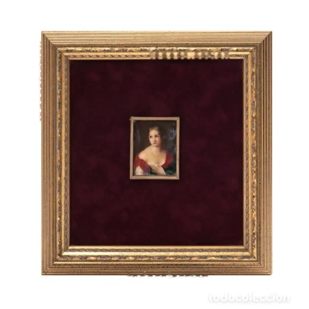 Miniatura pintada representando dama con collar de perlas. S. XX