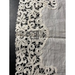 Pañuelo de Bruselas con encaje artesanal delicado