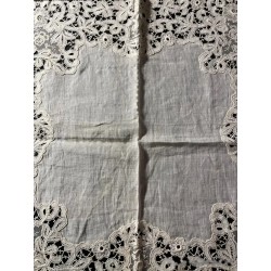 Pañuelo de Bruselas con encaje artesanal delicado
