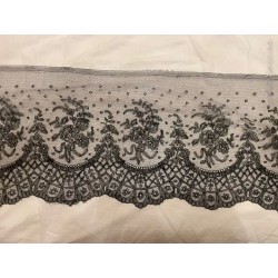 Encaje Negro Vintage Chantilly Francés Delicado Artesanal