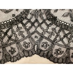 Encaje Negro Vintage Chantilly Francés Delicado Artesanal