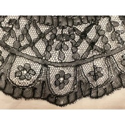 Encaje Negro Vintage Chantilly Francés Delicado Artesanal