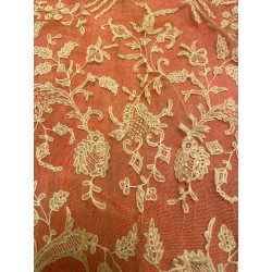 Espectacular mantilla de 3 picos de Bruselas, color crema claro