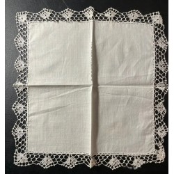 Pañuelo con encaje antiguo elaborado a mano, diseño delicado