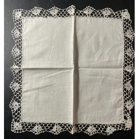 Pañuelo con encaje antiguo elaborado a mano, diseño delicado