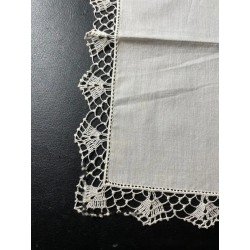 Pañuelo con encaje antiguo elaborado a mano, diseño delicado