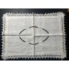 Tapete Vintage de Lino Bordado - Artesanía Textil Tradicional