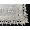 Tapete Vintage de Lino Bordado - Artesanía Textil Tradicional