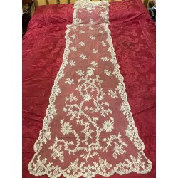 Bonita mantilla antigua crema, bordado floral, 254x58 cm