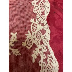 Bonita mantilla antigua crema, bordado floral, 254x58 cm