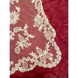 Bonita mantilla antigua crema, bordado floral, 254x58 cm