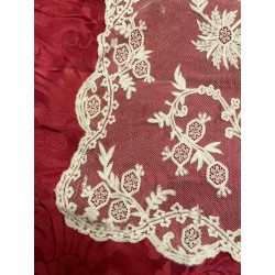 Bonita mantilla antigua crema, bordado floral, 254x58 cm