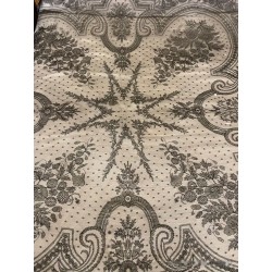 Mantilla cuadrada de cambray, chantilly con dibujo geométrico y floral