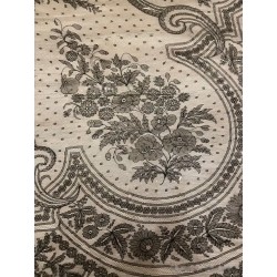 Mantilla cuadrada de cambray, chantilly con dibujo geométrico y floral