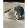 Anillo de Oro Blanco con Zafiro Azul Cuadrado y Diamantes - Joya de Lujo
