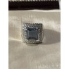 Anillo de Oro Blanco con Zafiro Azul Cuadrado y Diamantes - Joya de Lujo