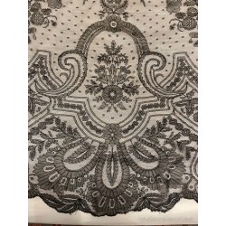 Mantilla cuadrada de cambray, chantilly con dibujo geométrico y floral