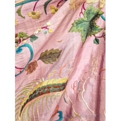 Mantón Antiguo de Seda Rosa con Bordados de Dragones y Flores - Estilo Oriental