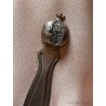 Marcapáginas de Plata Antigua con Diseño de Granada - Pieza Decorativa de Colección