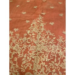 Mantilla de tres picos antigua, bordado floral delicado