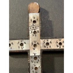 Cruz Antigua de Olivo con Incrustaciones de Nácar y Reliquias - Arte Religioso