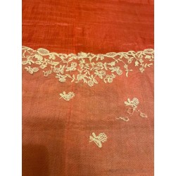 Mantilla de tres picos antigua, bordado floral delicado
