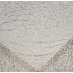 Mantón de Manila Bordado en Seda Marfil - Flecos Largos con Motivos Florales Vintage