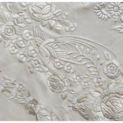 Mantón de Manila Bordado en Seda Marfil - Flecos Largos con Motivos Florales Vintage
