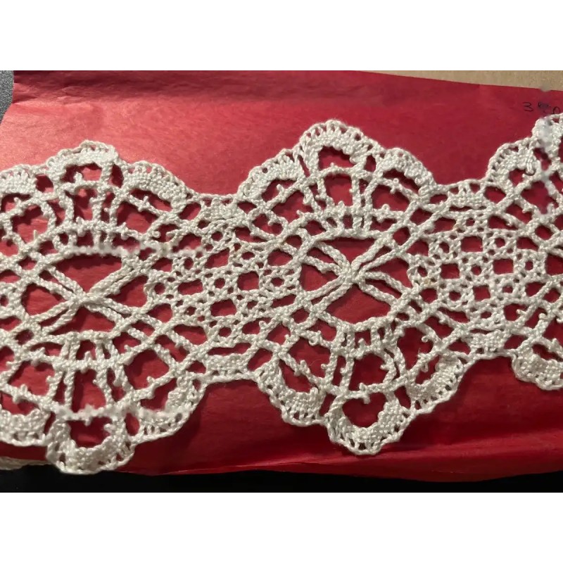 Encaje Artesanal de Crochet Blanco - Puntilla Vintage 320cm x 9.5cm Hecho a Mano